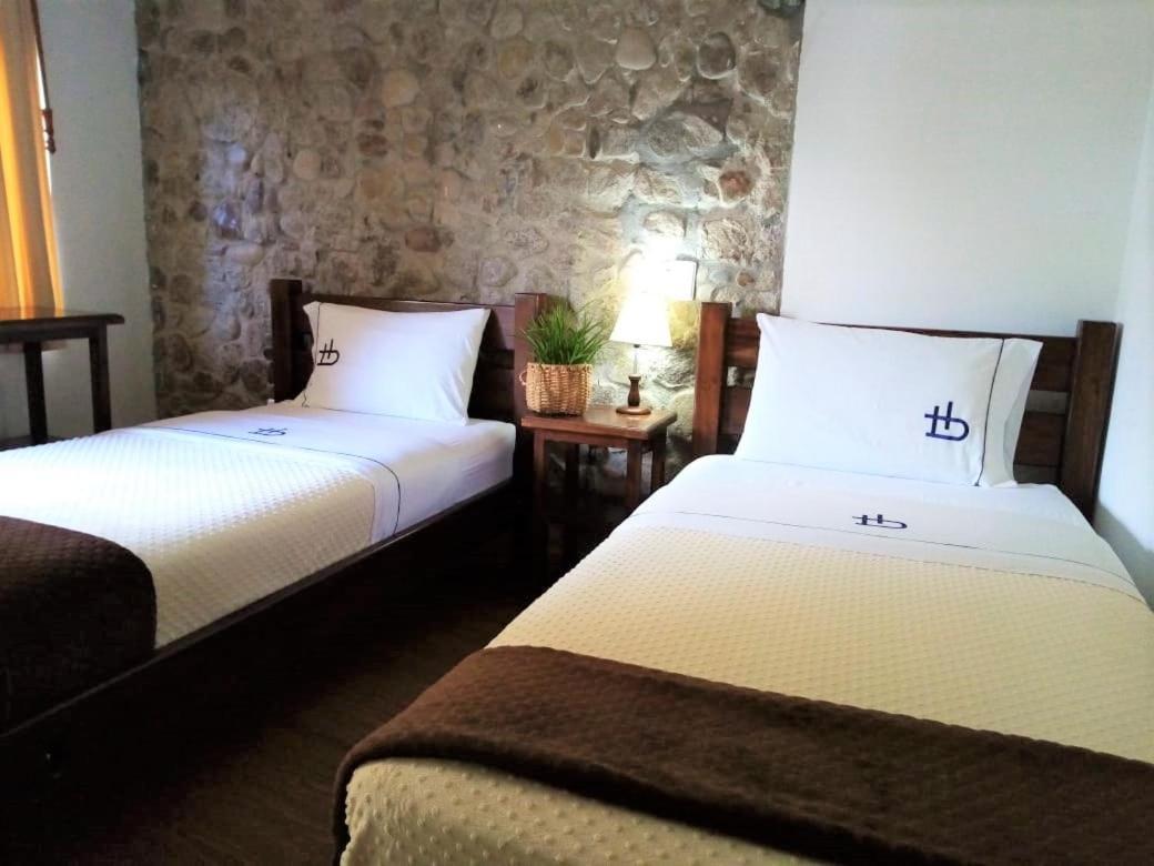 Ecohotel Bordones Isnos Bagian luar foto