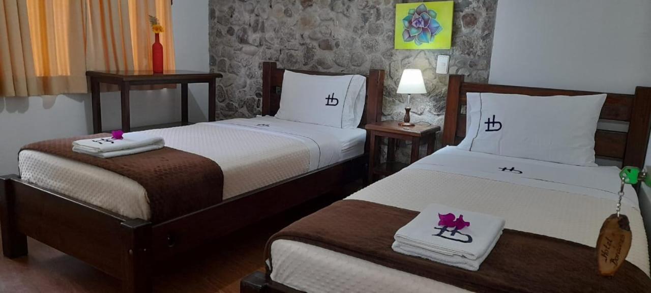 Ecohotel Bordones Isnos Bagian luar foto