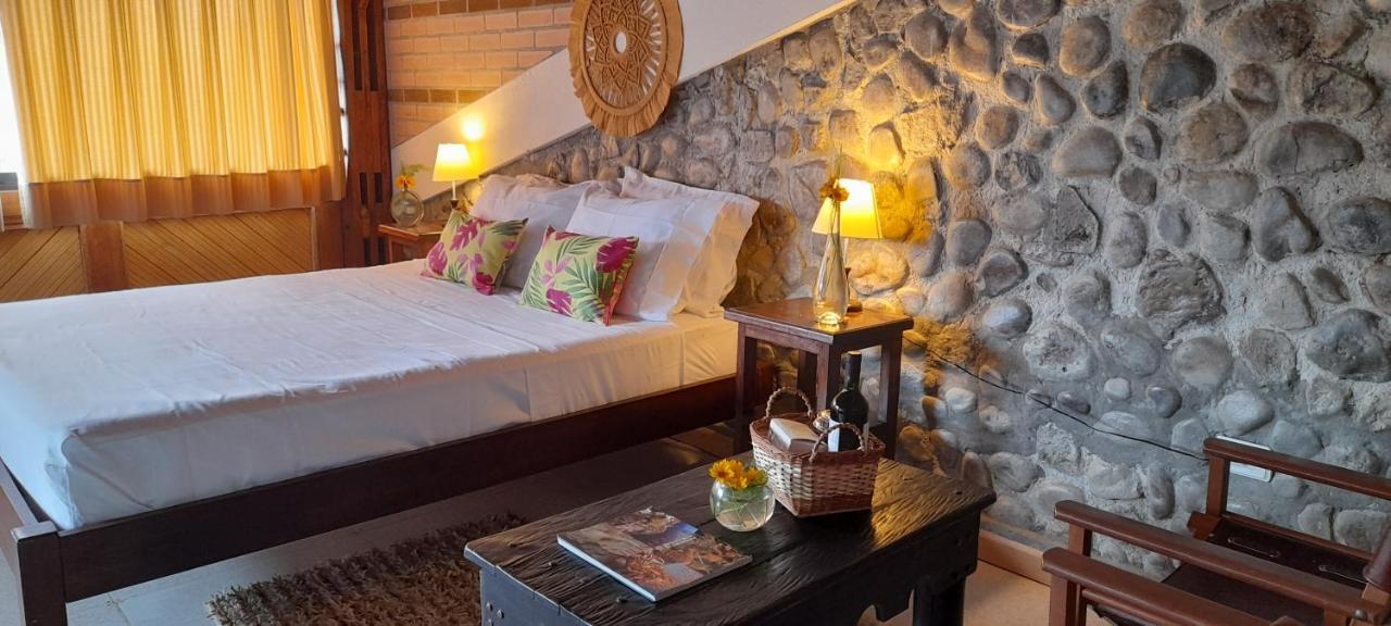 Ecohotel Bordones Isnos Bagian luar foto