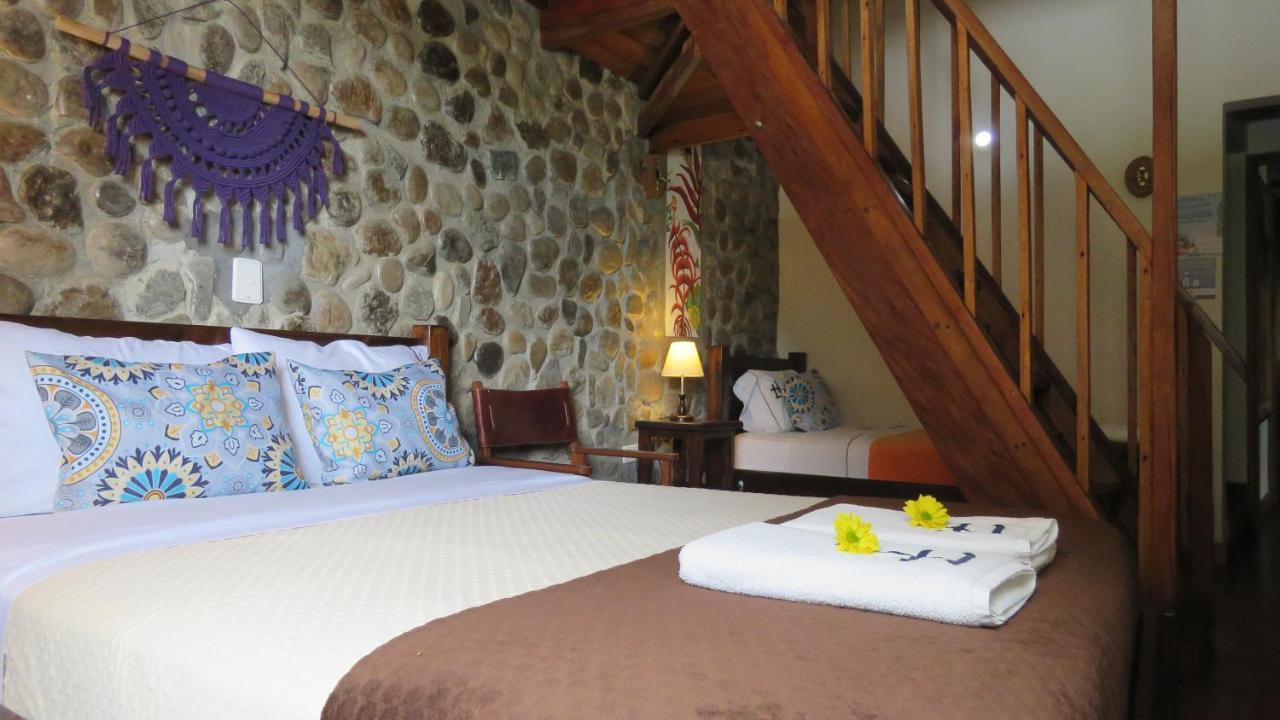 Ecohotel Bordones Isnos Bagian luar foto
