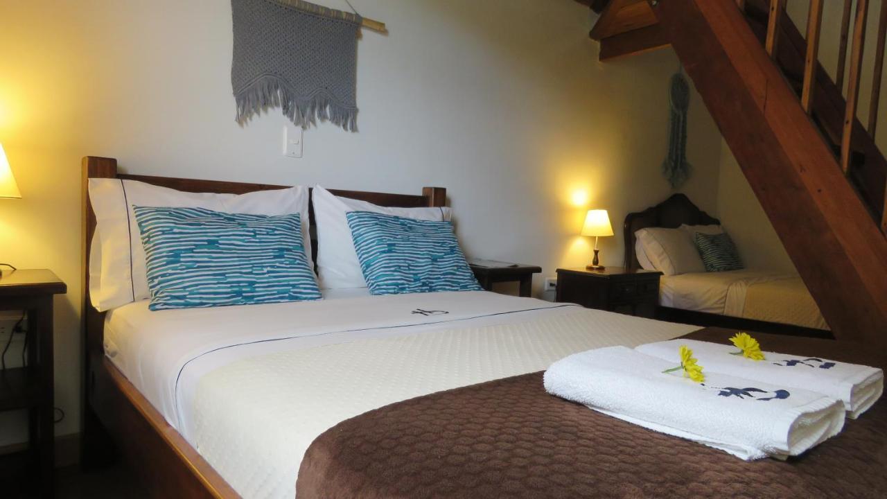 Ecohotel Bordones Isnos Bagian luar foto