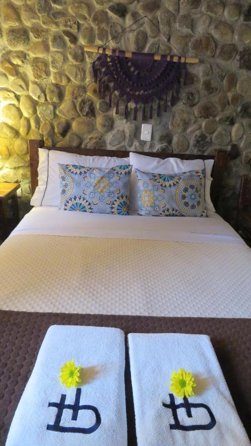 Ecohotel Bordones Isnos Bagian luar foto