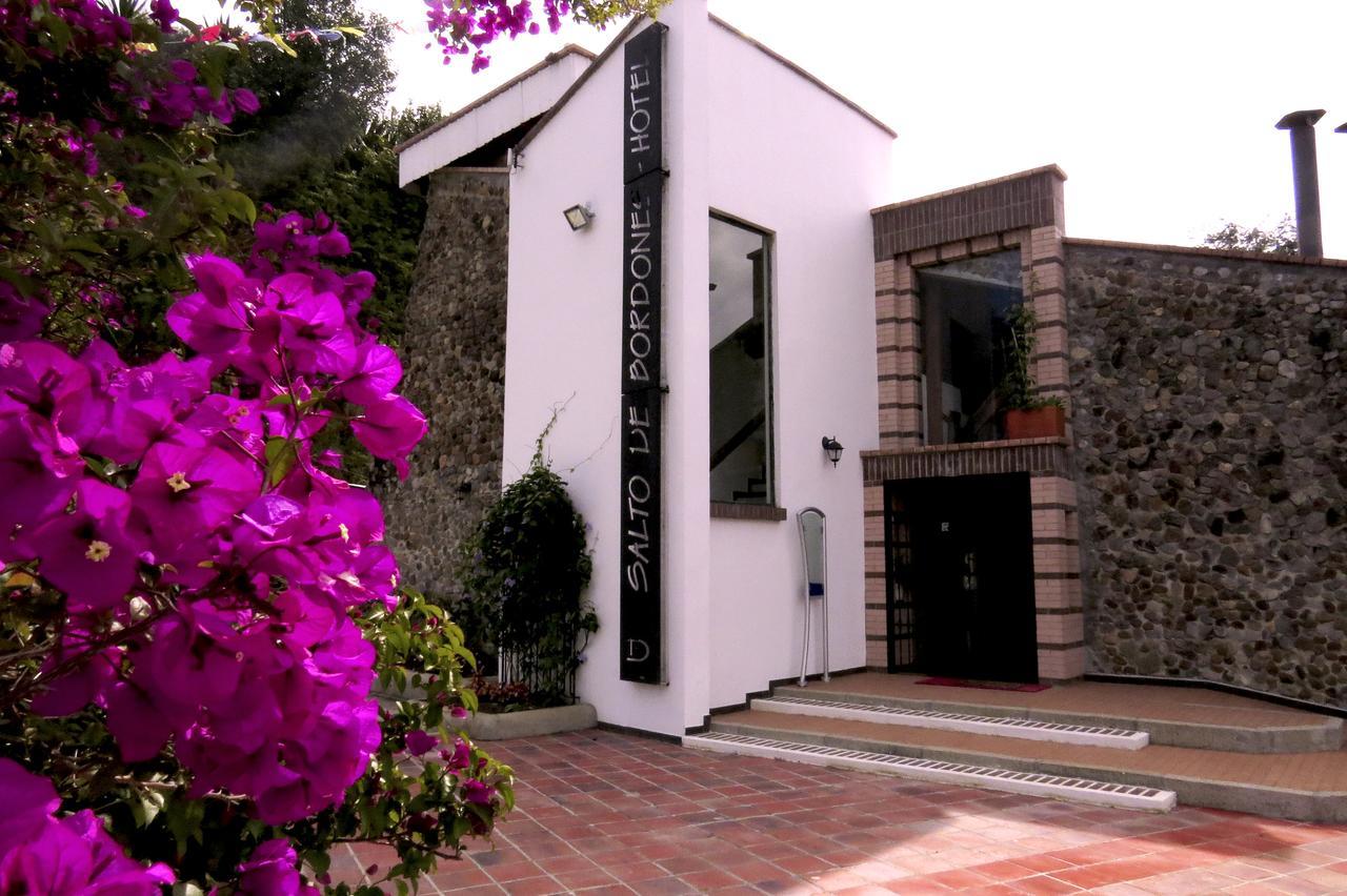 Ecohotel Bordones Isnos Bagian luar foto