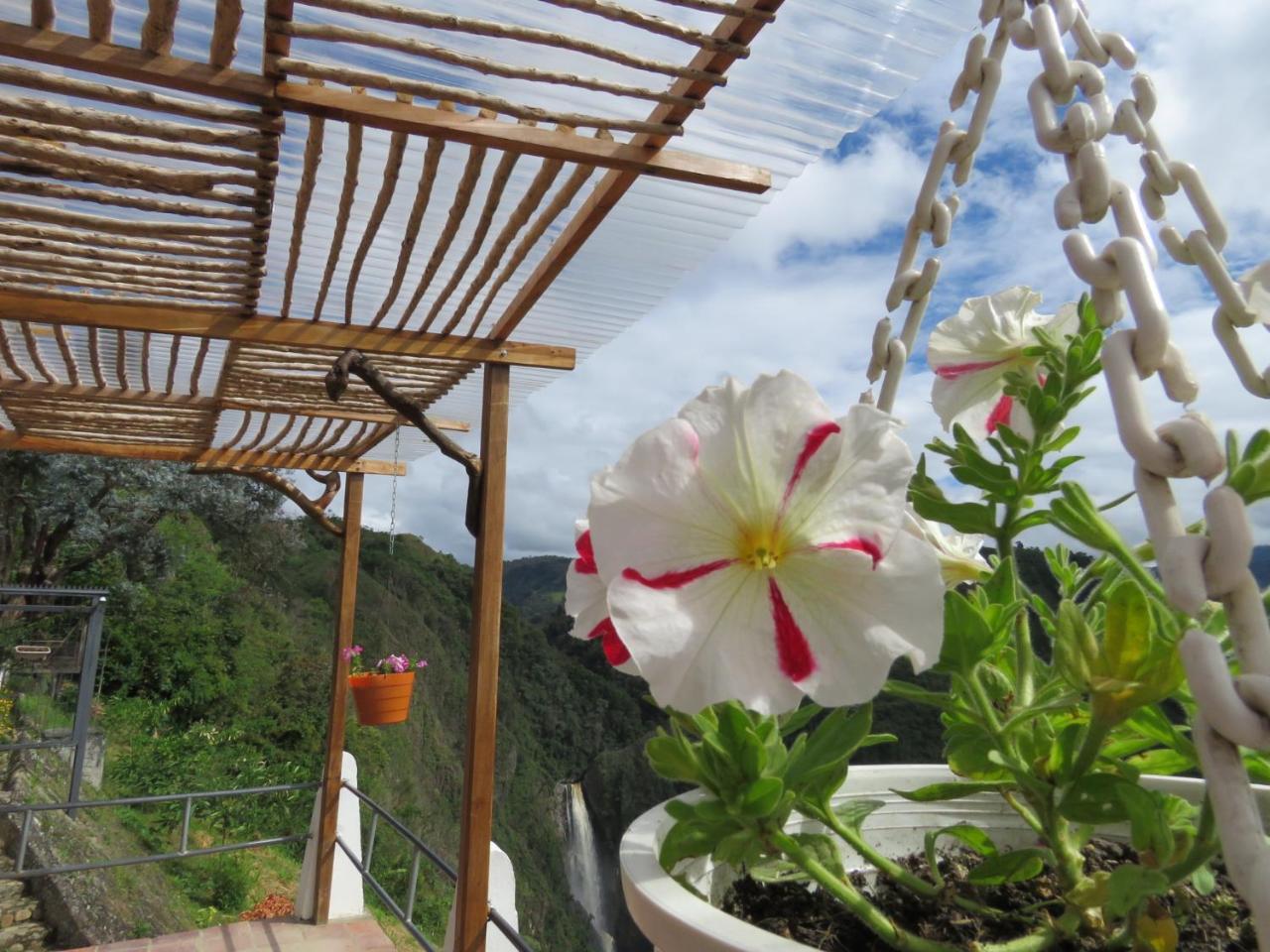 Ecohotel Bordones Isnos Bagian luar foto