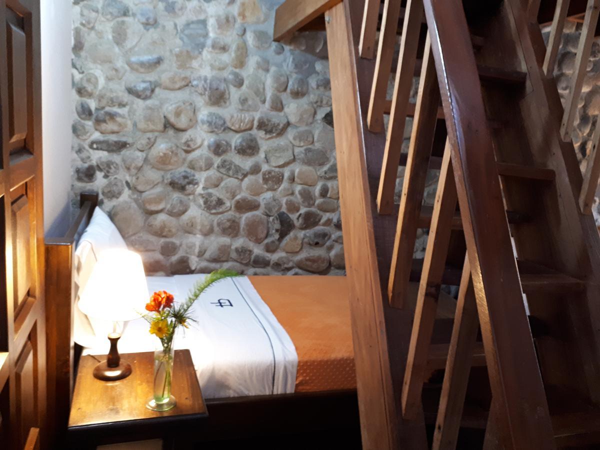 Ecohotel Bordones Isnos Bagian luar foto