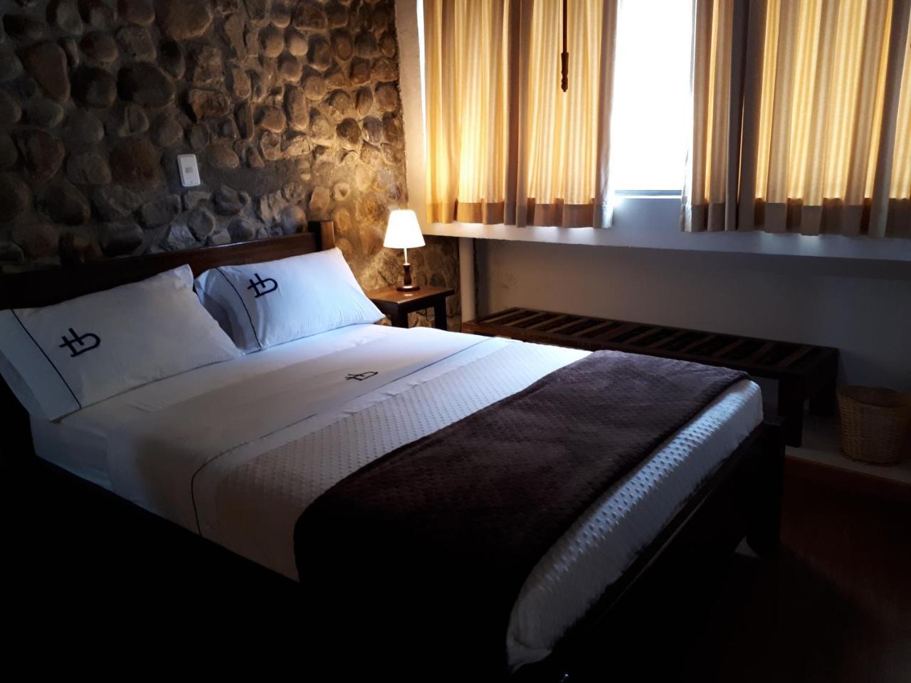 Ecohotel Bordones Isnos Bagian luar foto