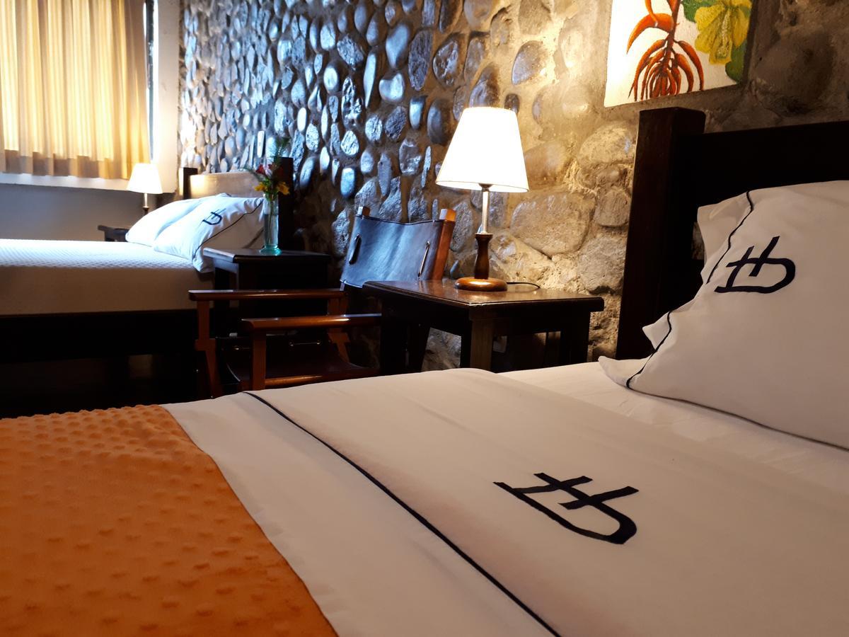 Ecohotel Bordones Isnos Bagian luar foto