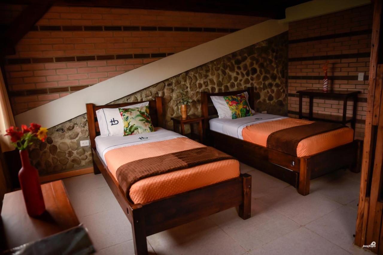 Ecohotel Bordones Isnos Bagian luar foto