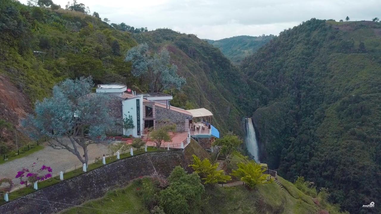 Ecohotel Bordones Isnos Bagian luar foto