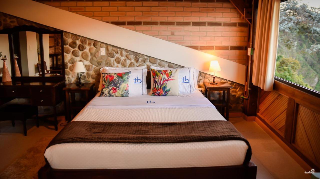 Ecohotel Bordones Isnos Bagian luar foto