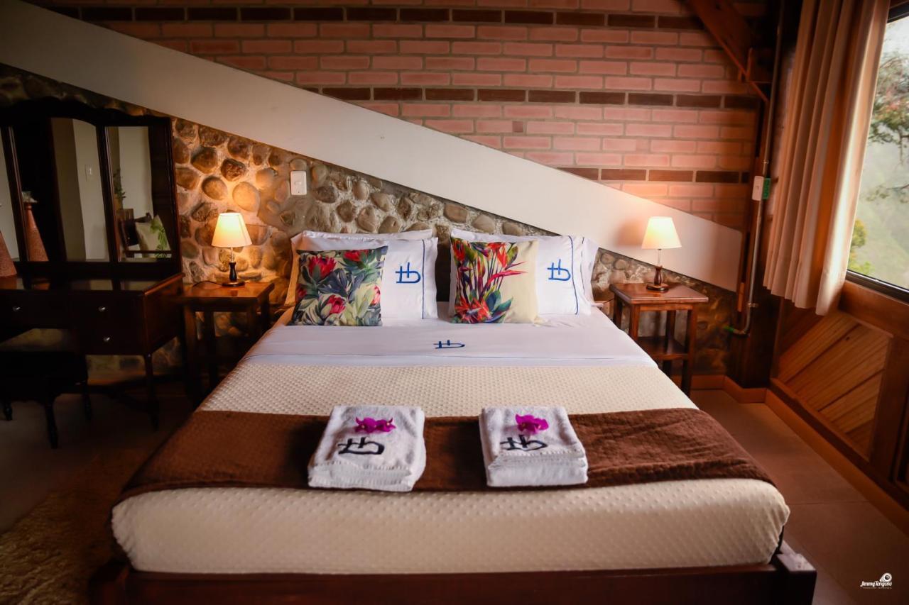 Ecohotel Bordones Isnos Bagian luar foto