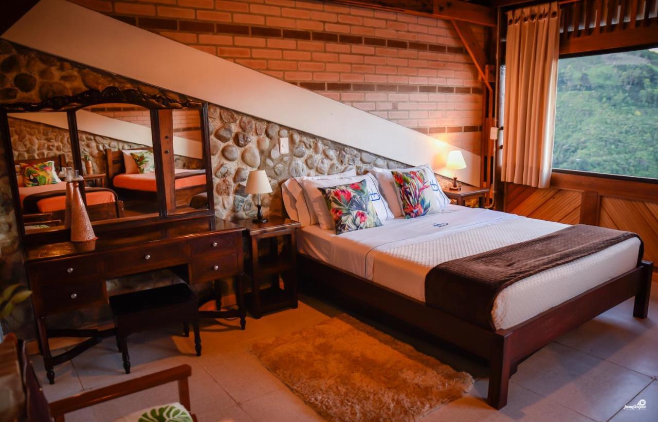 Ecohotel Bordones Isnos Bagian luar foto