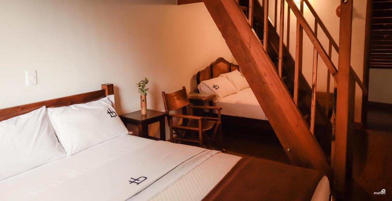 Ecohotel Bordones Isnos Bagian luar foto