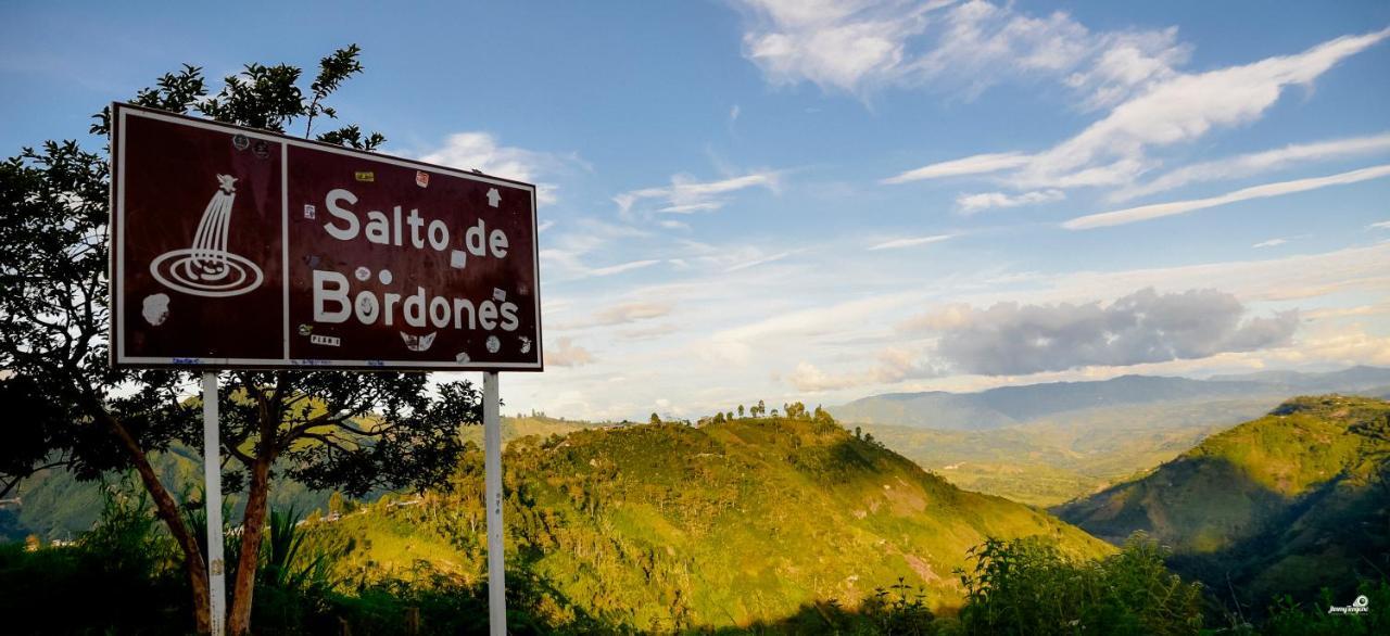Ecohotel Bordones Isnos Bagian luar foto